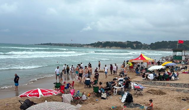 Ablasını kurtarmak için denize girdi, hayatını kaybetti