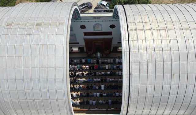 Otomobillerdeki sunroof sistemi camiye uyarlandı