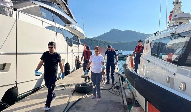Marmaris açıklarında yaralanan kişiyi Sahil Güvenlik tahliye etti