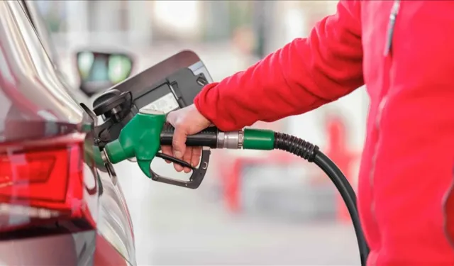 Akaryakıtta zam dalgası sürüyor: Benzinin litre fiyatı 75 lirayı geçecek
