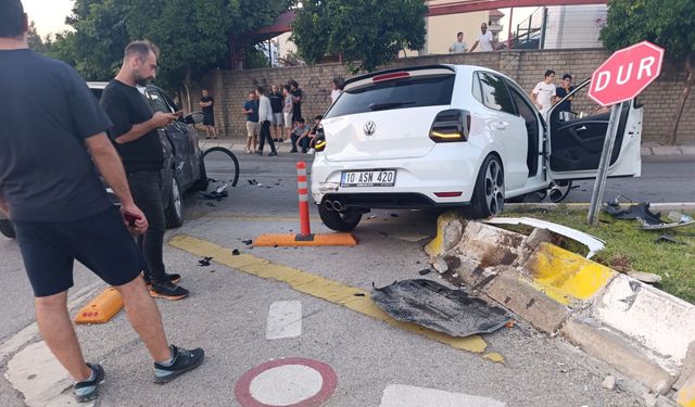 Efeler'de Kavşakta Kaza: 1 Yaralı