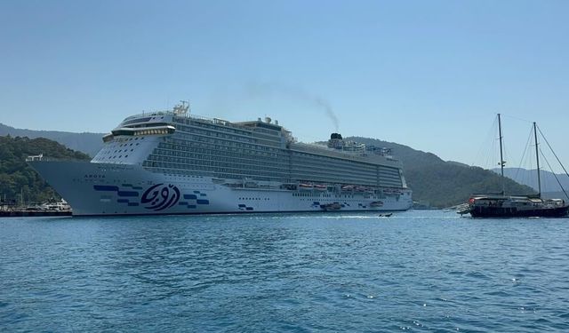 Dev kruvaziyer Aroya Manara Marmaris’e 3 bin 700 turist getirdi