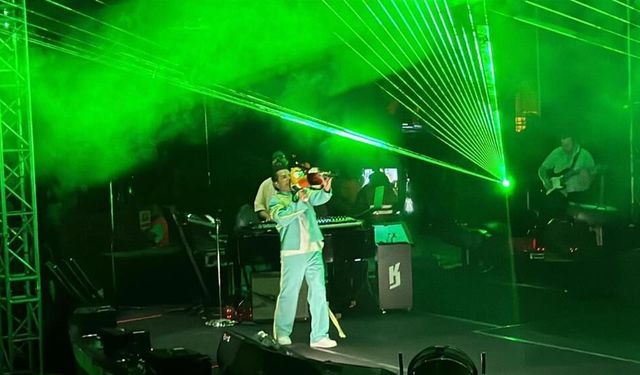 Kenan Doğulu Marmaris’i salladı: Yapay kar altında unutulmaz konser