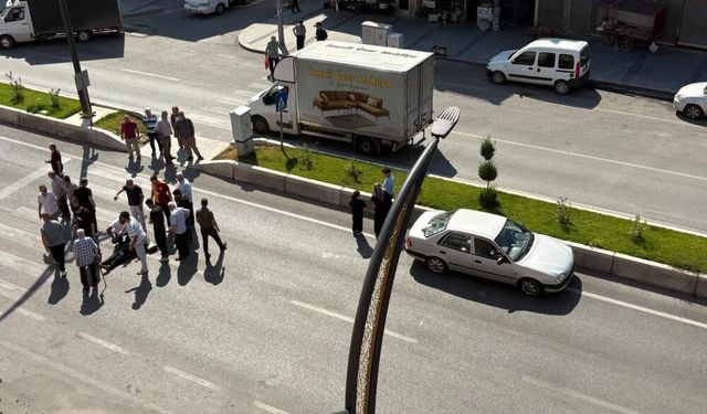 Karşıya geçerken otomobilin çarptığı kişi yaralandı