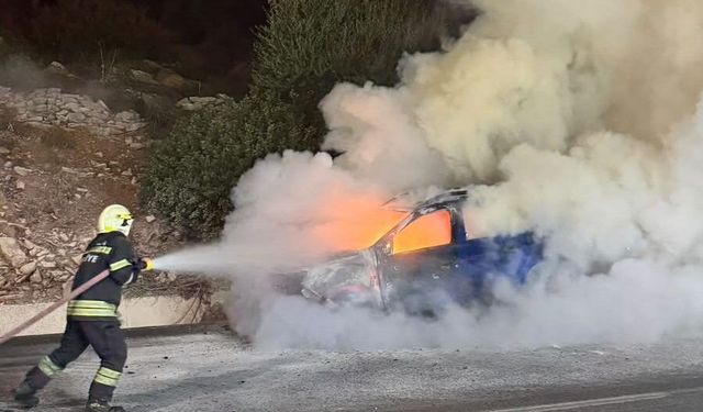 Bodrum’da otomobil alevlere teslim oldu