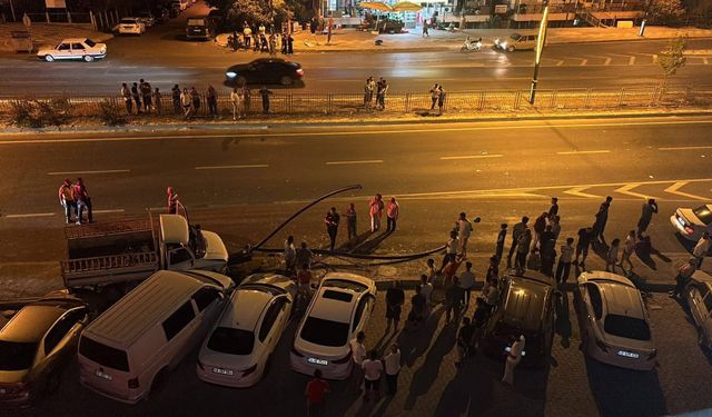 Yatağan’da otomobil aydınlatma direğine çarptı