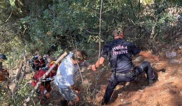 Menteşe’de araç 50 metrelik uçuruma yuvarlandı
