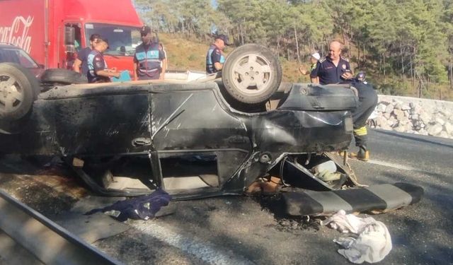 Marmaris’te kontrolden çıkan araç takla attı, 2 kişi yaralandı
