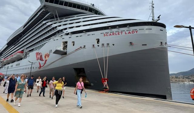 Scarlet Lady Bodrum’a 2 bin 560 yolcu getirdi