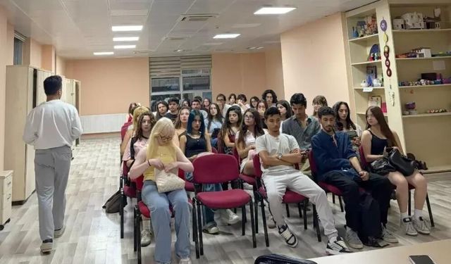 Menteşe’de gençler hayallerini sahneye taşıyor