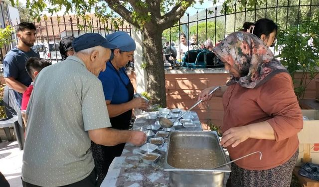 Toparlar’da 26 yıllık aşure geleneği devam etti