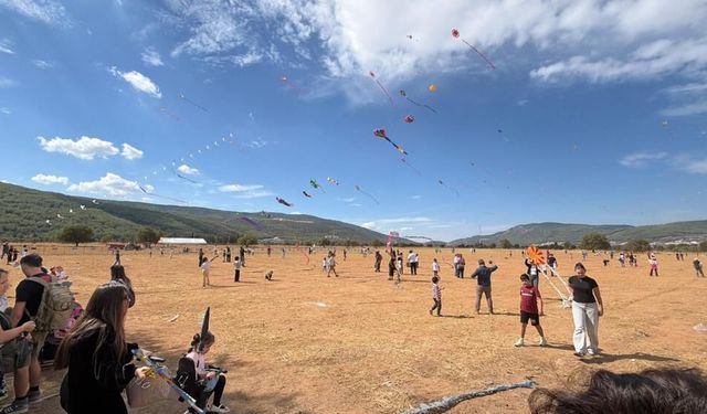 Menteşe’de gökyüzü uçurtmalarla renklendi