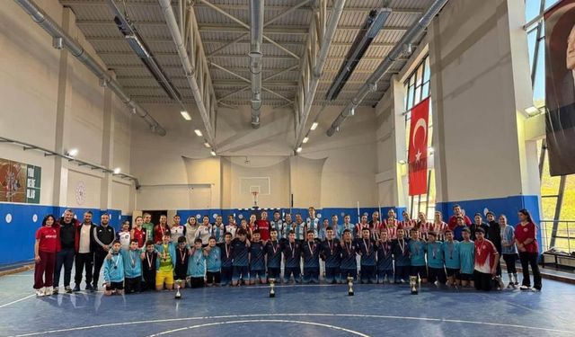 Muğla’da Cumhuriyet Kupası’nda 9 hokey takımı mücadele etti