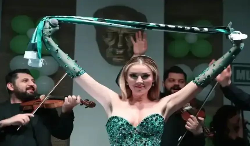 Ünlü Güzel Muğla'yı kasıp kavurdu!