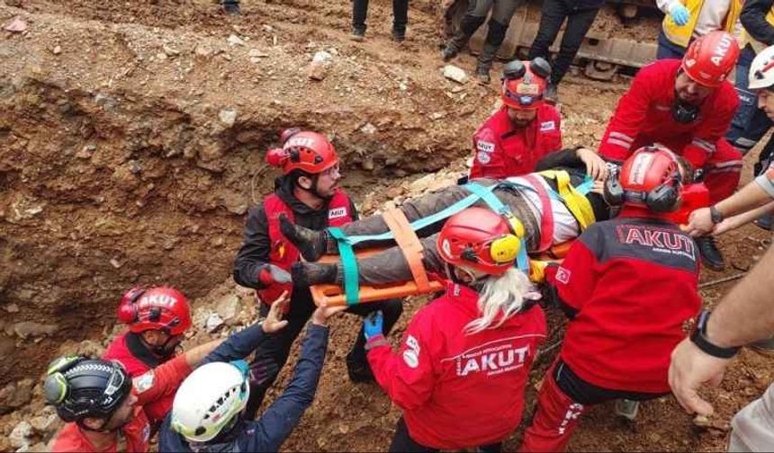 Bodrum'da işçiler toprak altına kaldı