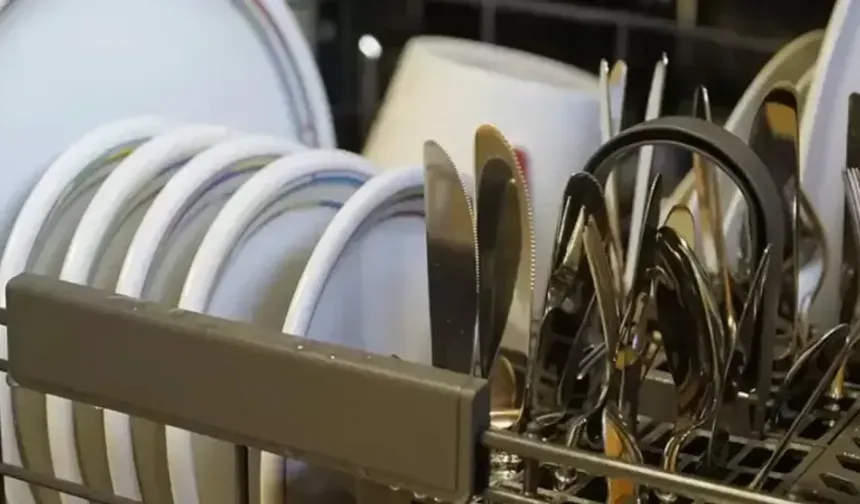 Bulaşık Makinesinde Bulaşıklar Neden Kirli Çıkıyor? İşte Nedenleri