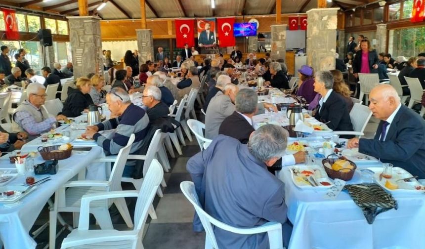 Dalaman'da emekli öğretmenler kahvaltıda buluştu