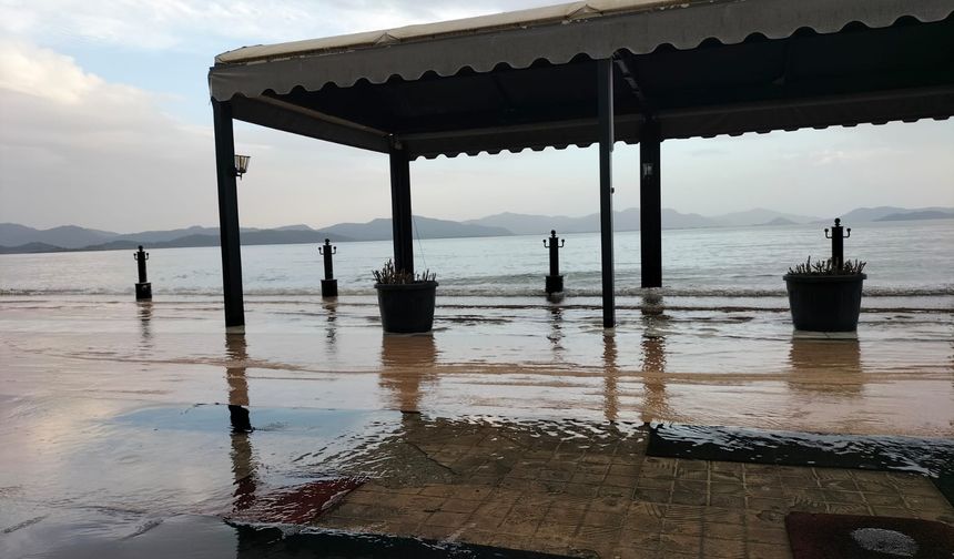 Yoğun Yağış Köyceğiz Gölü’nü Taşırdı