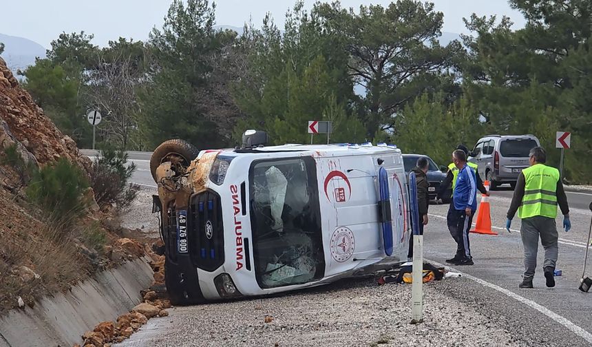 Seydikemer’de Ambulans Kazası: 1 Yaralı