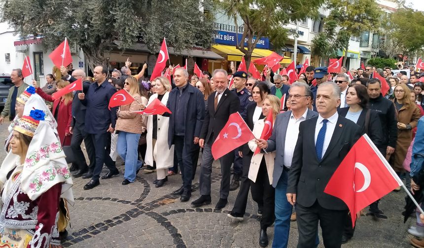 Datça Badem Çiçeği Festivali’nde Renkli Kortej