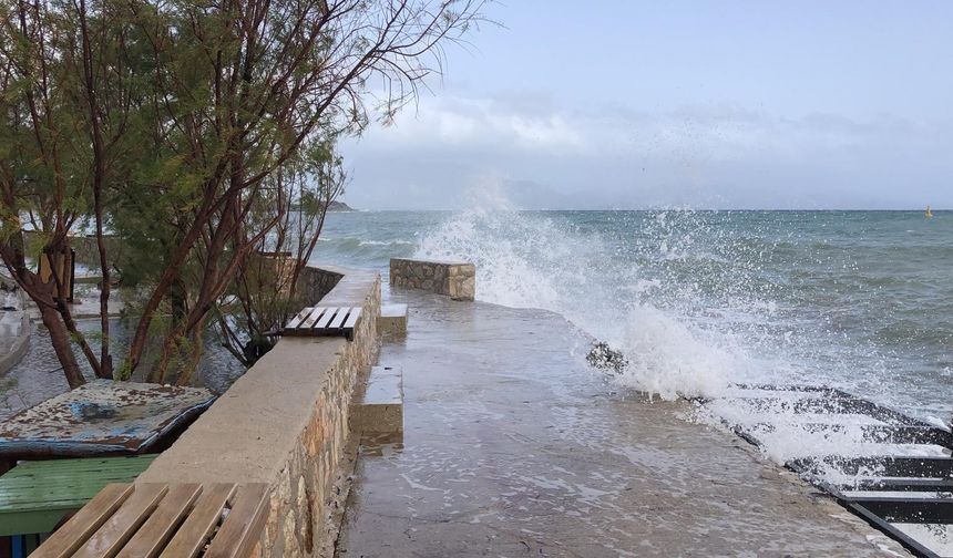Datça'da şiddetli lodos etkili oldu