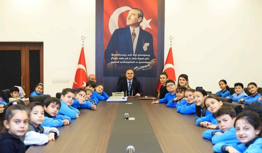 Vali Akbıyık öğrencilerle buluştu, soruları yanıtladı