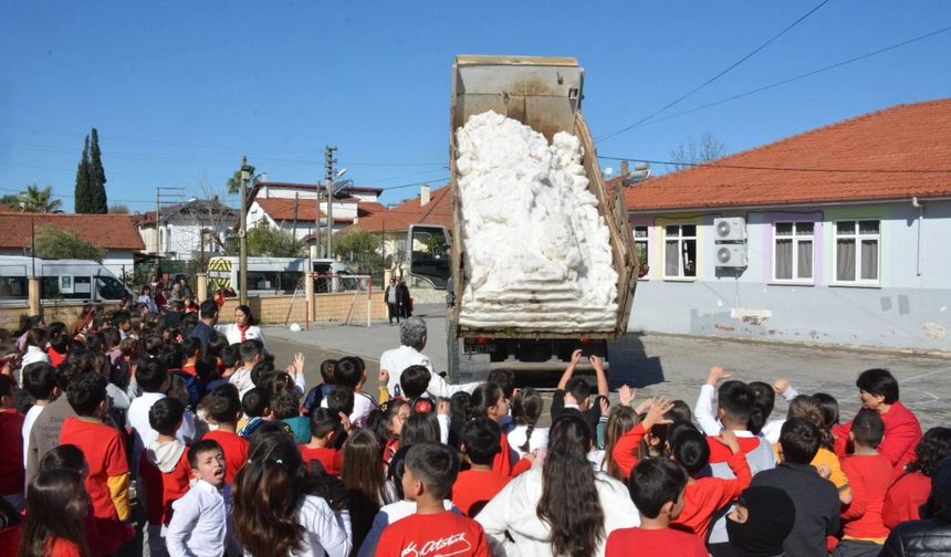 Köyceğiz’de Öğrencilere Kar Sürprizi