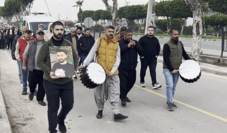 Genç Adam Son Yolculuğuna Davul Zurnayla Uğurlandı