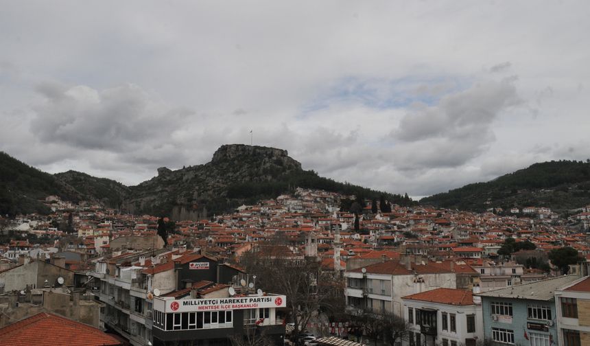 Bulutlar Menteşe Semalarında Görsel Şölen Oluşturdu