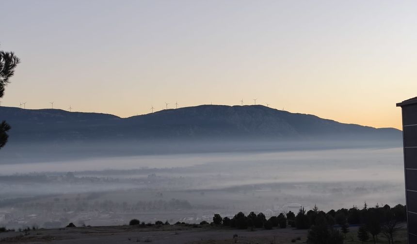 Menteşe Güne Sisle Uyandı: Karabağlar Yaylası’ndan Etkileyici Görüntüler