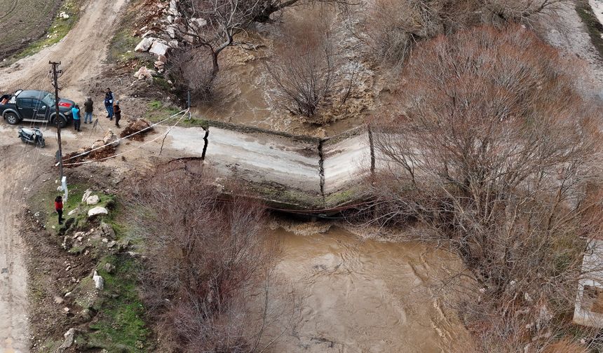 Seydikemer’de Sel Köprüyü Yıktı, Ulaşım Kesildi