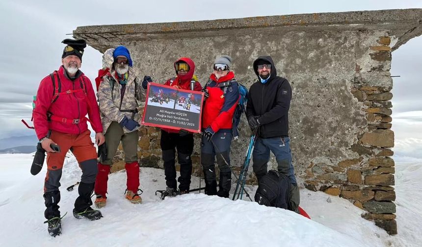 Sandras Zirvesinde Anlamlı Anma: Ali Haydar Küçük Unutulmadı