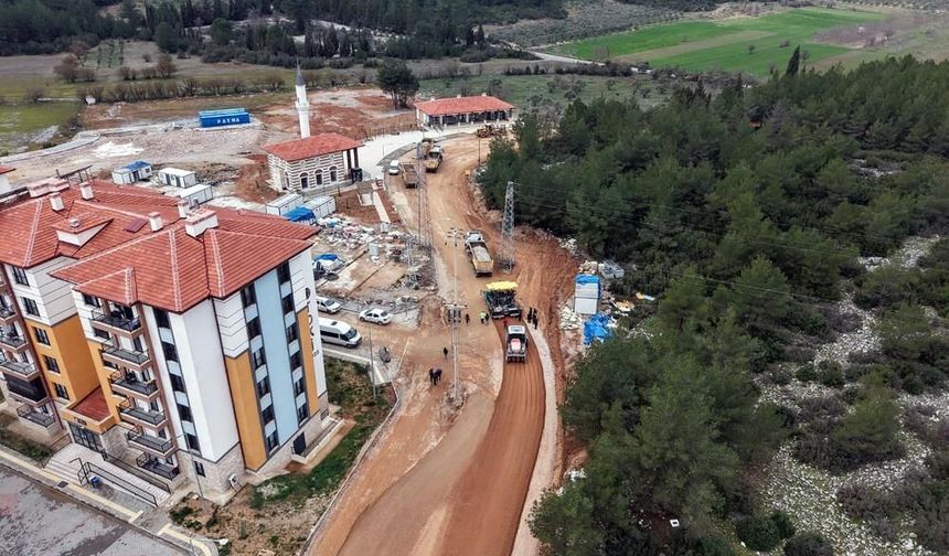 Akçaova TOKİ Yolunda Çalışmalar Hız Kesmeden Sürüyor