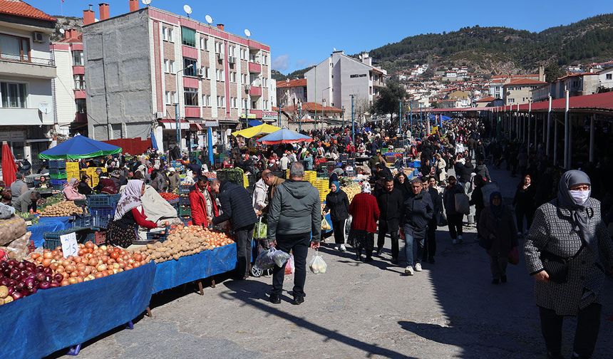 Menteşe Pazarında Fiyat Şampiyonu Salatalık Oldu!