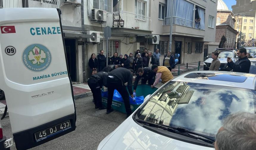 Tartıştığı eşini yatağında uyurken boğazından bıçakladı