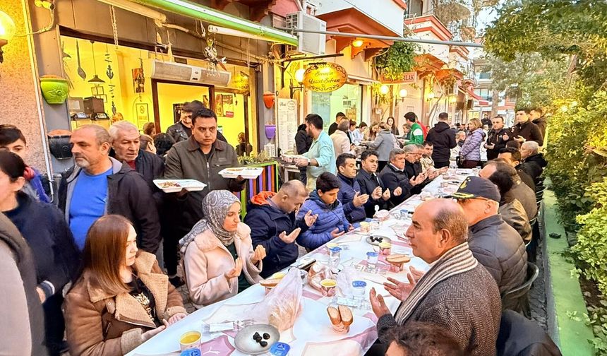 Datça'da 86. Sokak esnafından 400 kişilik iftar