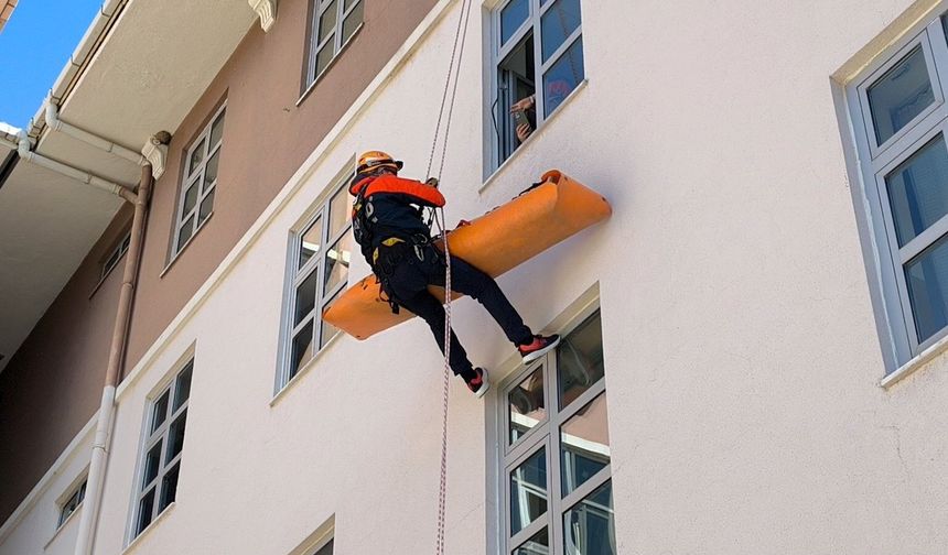 Muğla'da gerçeği aratmayan deprem tatbikatı