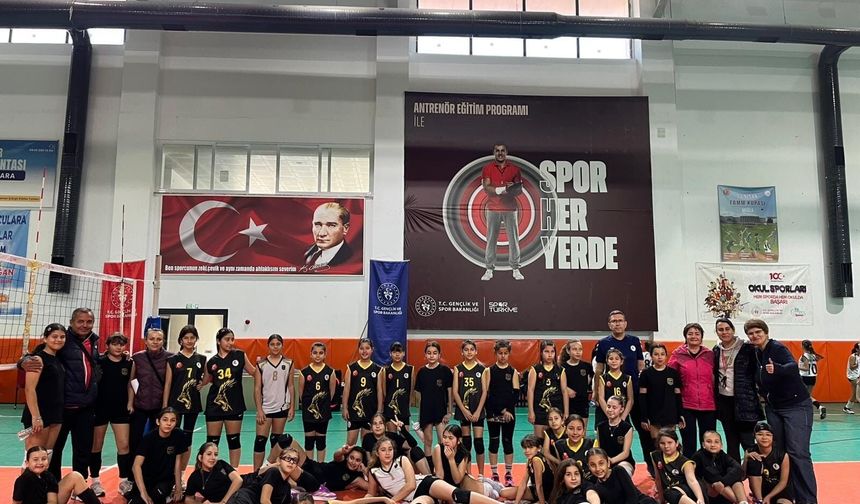 Köyceğiz’de voleybol coşkusu, 150 sporcu aynı sahada buluştu