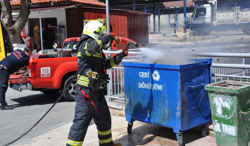 Menteşe’de Çöp Konteyneri Yangını Korkuttu