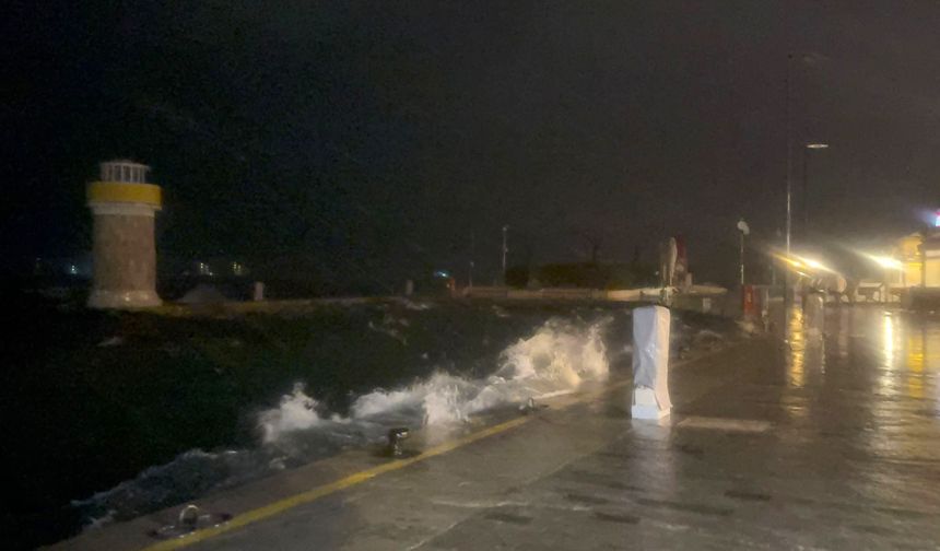 Marmaris’te şiddetli fırtına etkili oldu