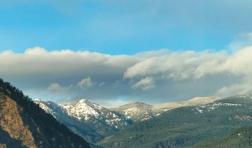 Köyceğiz Sandras Dağı’na Mart ayının sonunda kar yağdı