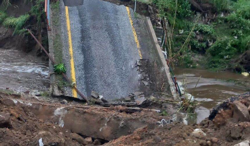 Milas’ta köprü çöktü