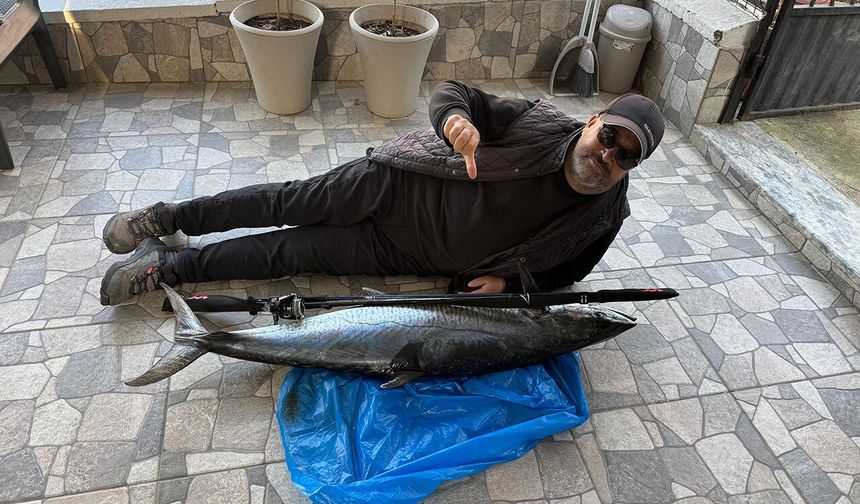 Akyaka’da Kıyıdan Dev Av: 21 Kiloluk Ceylan Palamudu Yakalandı