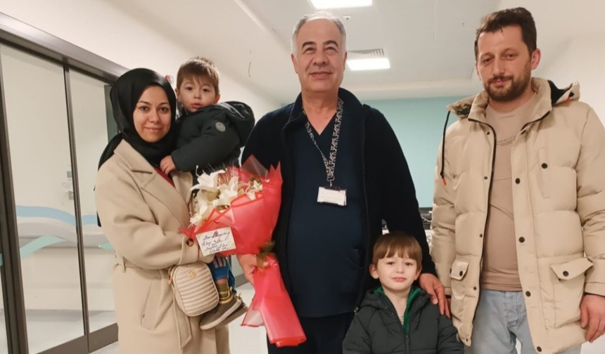 Boğazına şeker kaçan 3 yaşındaki çocuk, Heimlich manevrasıyla kurtarıldı