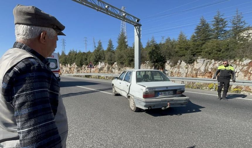 Menteşe’de Kamyon Otomobile Çarptı: “Nasip Olmadı” Dediler