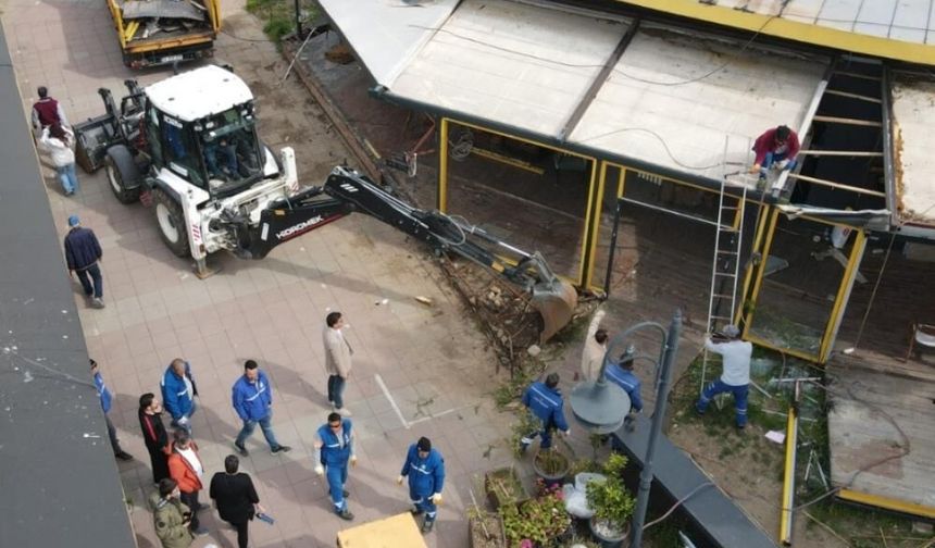 Fethiye Sahil Bandında Kaçak Yapılara Yıkım