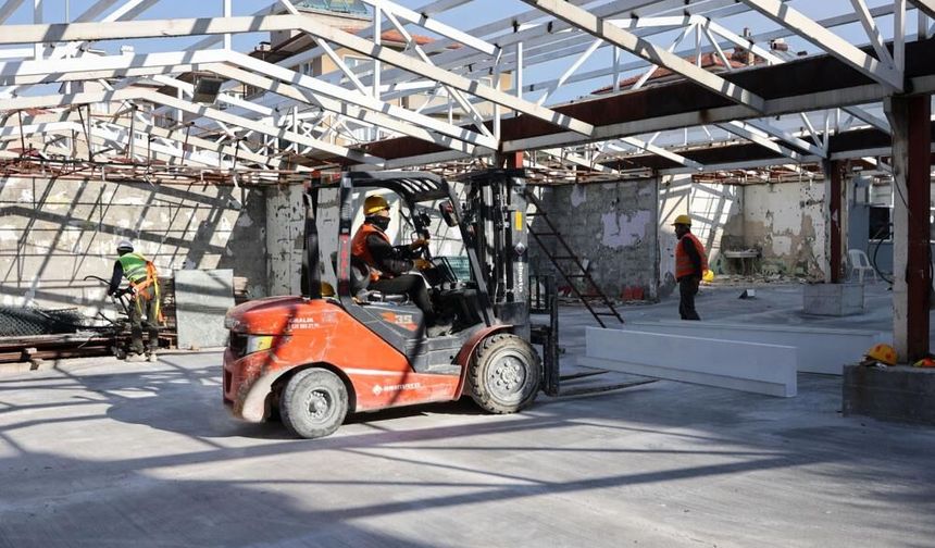 Yatağan Pazaryeri yenileniyor: Çatı yükseltildi, zemin güçlendirildi