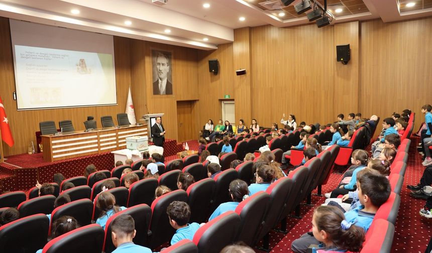 Minikler Arıların Dünyasını Karagöz ve Hacivat’la Öğrendi