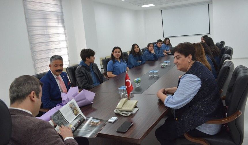 Köyceğiz’de öğrenciler ‘Mavi Mürekkep’ adlı dergi çıkardı