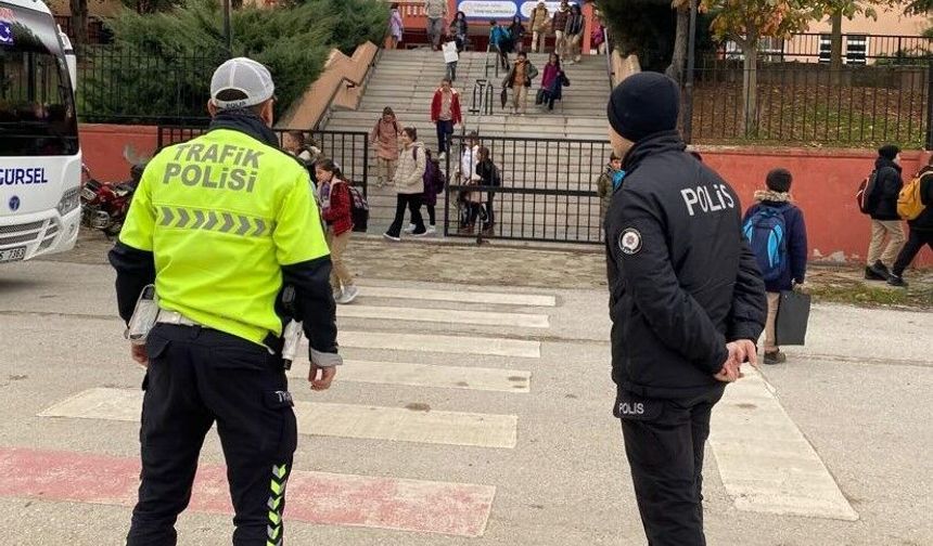 Okullarda yeni dönem: Silahı olan aileler mercek altında